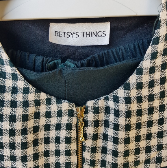 Betsy's Things Green Pant Suit - Picture 4 of 8